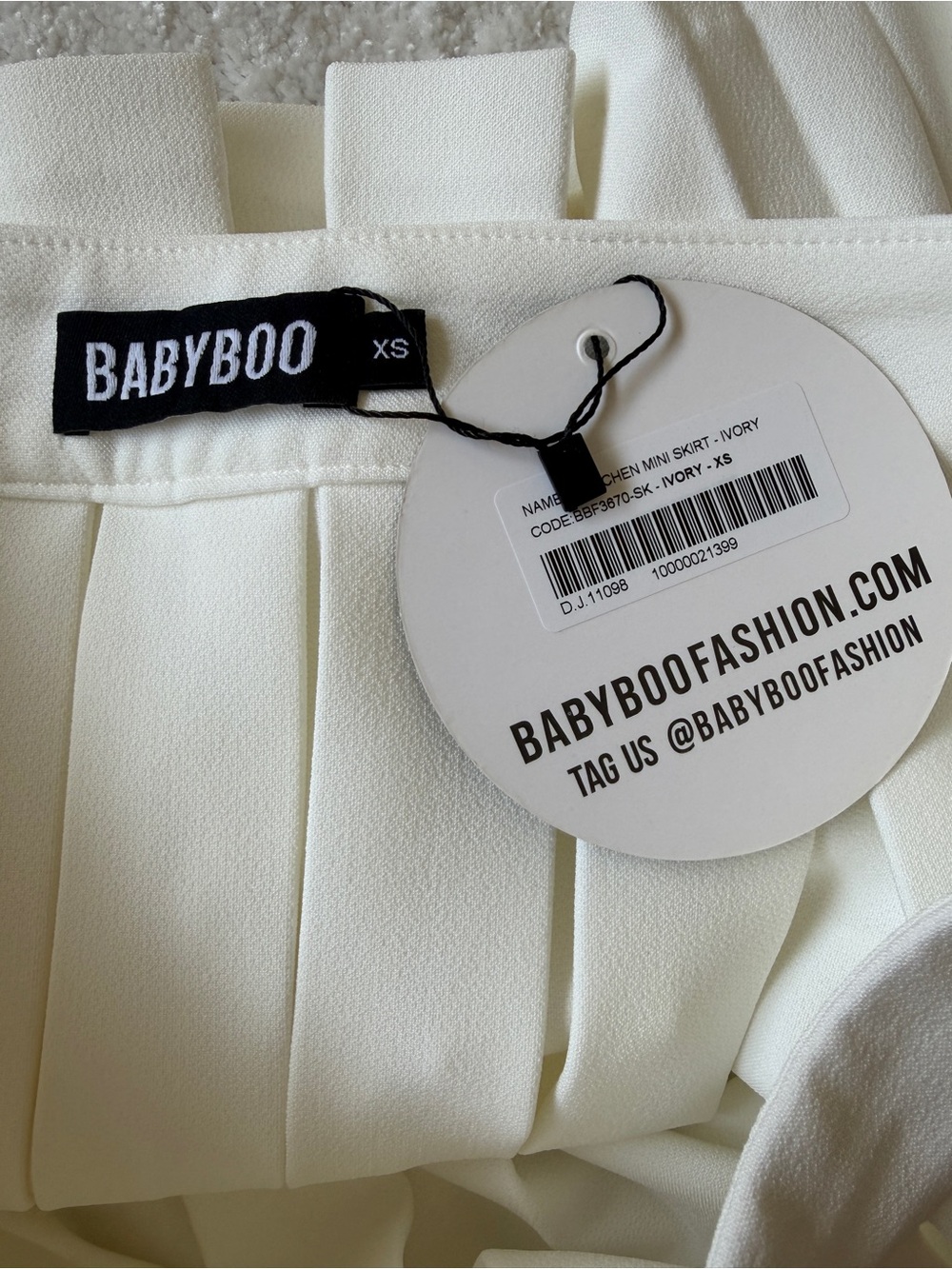 Gretchen Pleated Mini Skirt Ivory - Picture 5 of 5